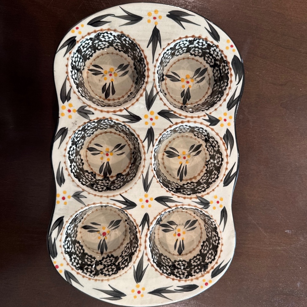 Temp-tations Old World Black 6 Muffin Bake Pan